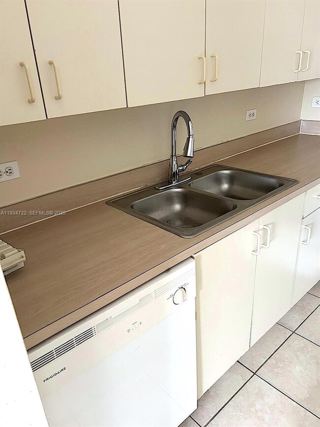 Building Photo - 3690 N 56th Ave