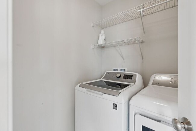 Building Photo - 2 Lodge Dr