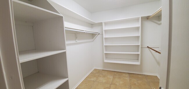 Building Photo - 18257 Springmill Ct