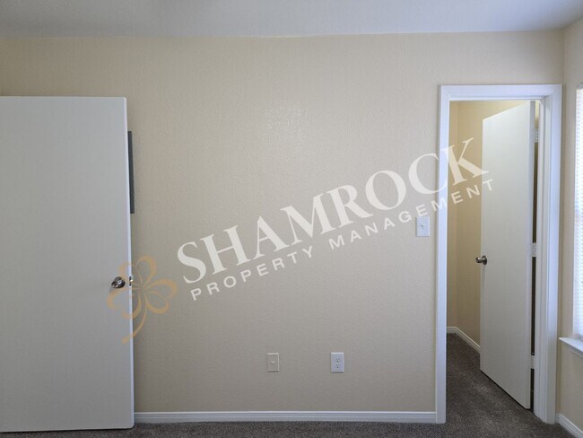 Building Photo - 2/1 Fourplex in Midway ISD!