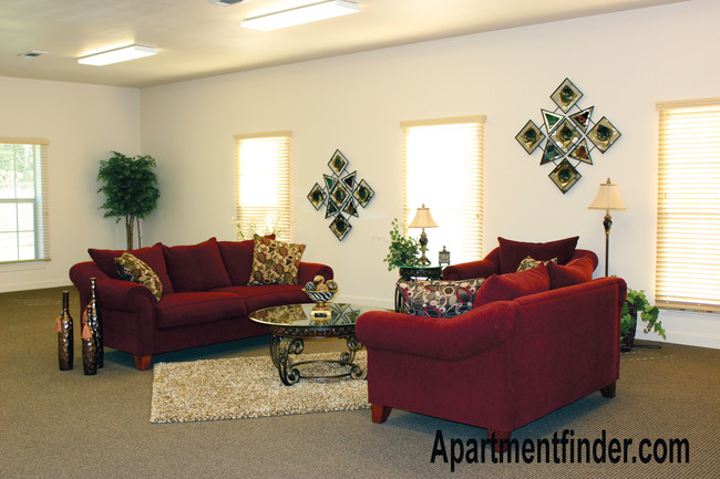 Building Photo - Renoir Acres Estates Apartments