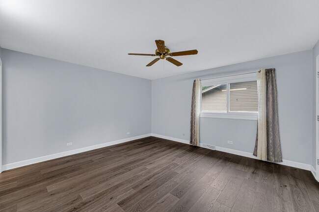 Building Photo - 12 W Beech Dr