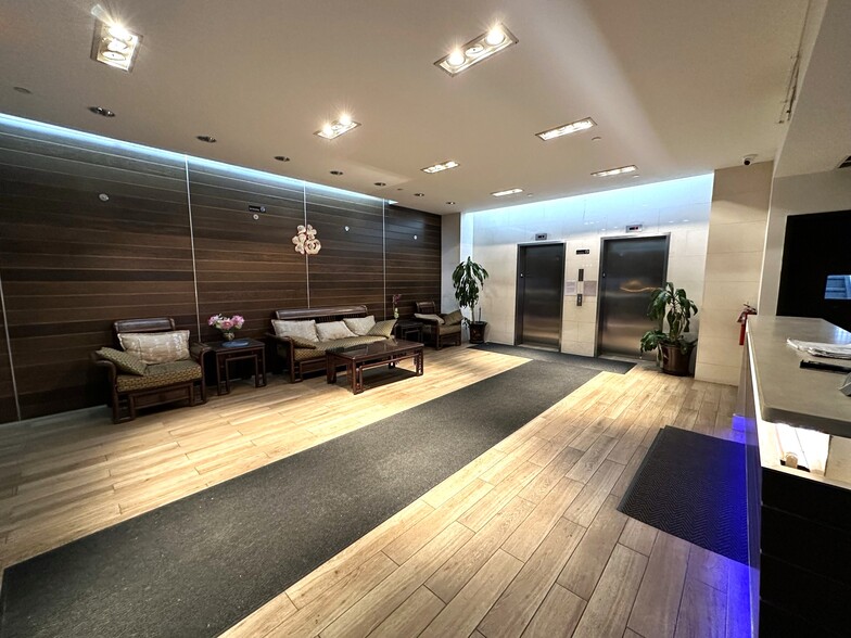 Building Photo - 13203 Sanford Ave