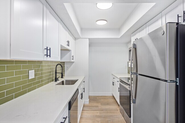 Building Photo - Beautiful Fully Renovated, Gated Community!