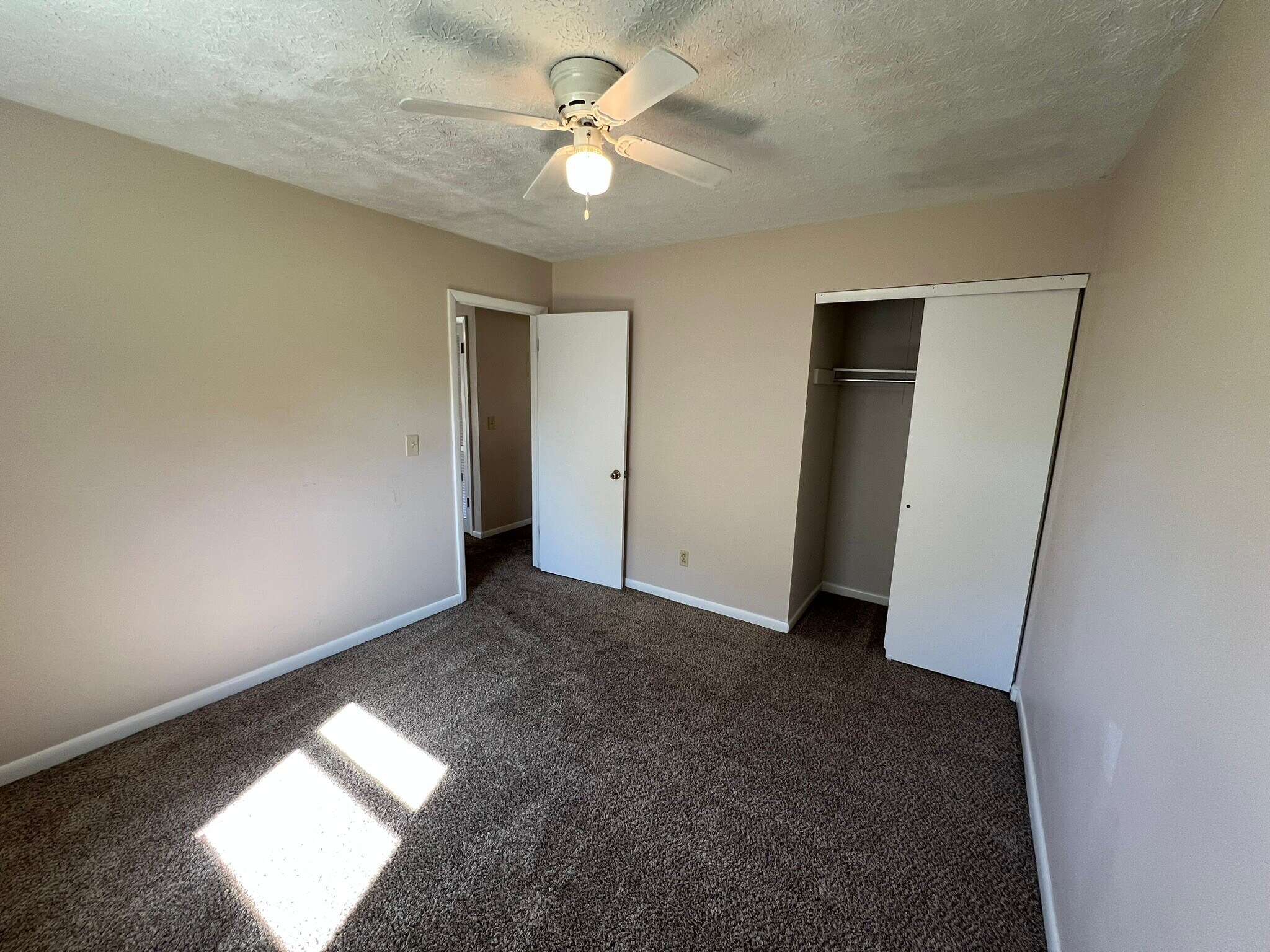 Building Photo - 157 Hickory Ln