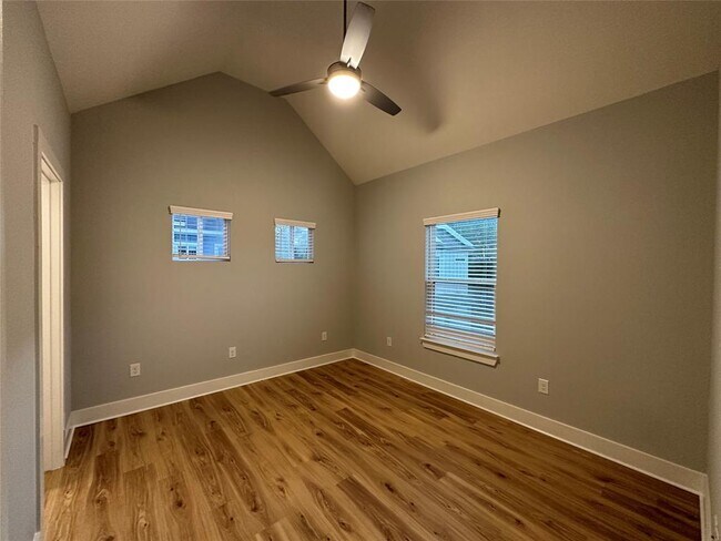 Building Photo - 6014 Fairway St