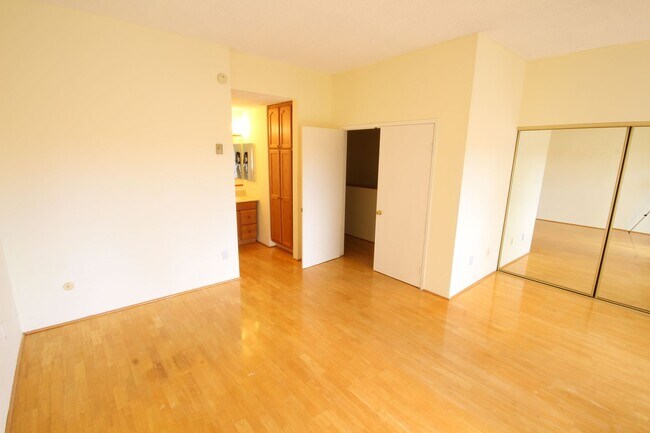 Building Photo - Super Spacious 2-Bedroom 2.5-Bathroom La Jolla UTC Townhome with 2-car garage