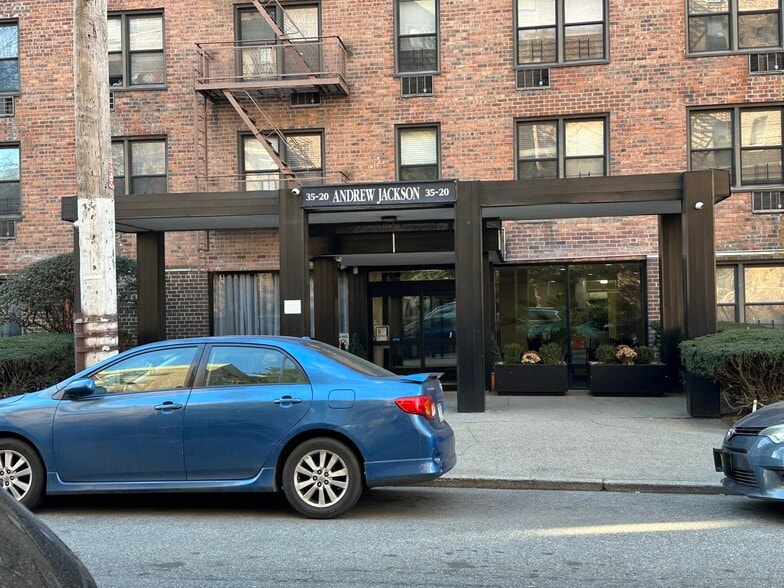 Front Building Entrance - 3520 Leverich