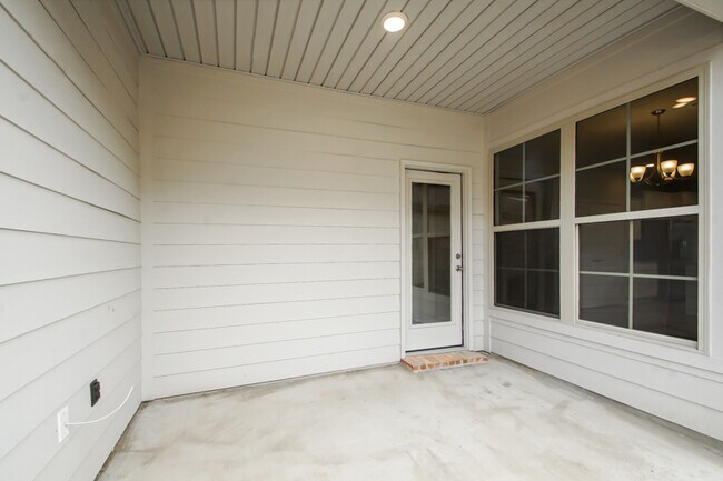 Building Photo - 7623 Waterview Dr