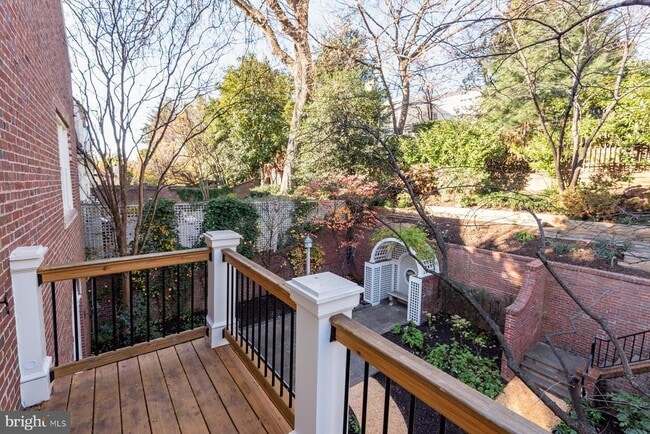 Building Photo - 2425 California St NW