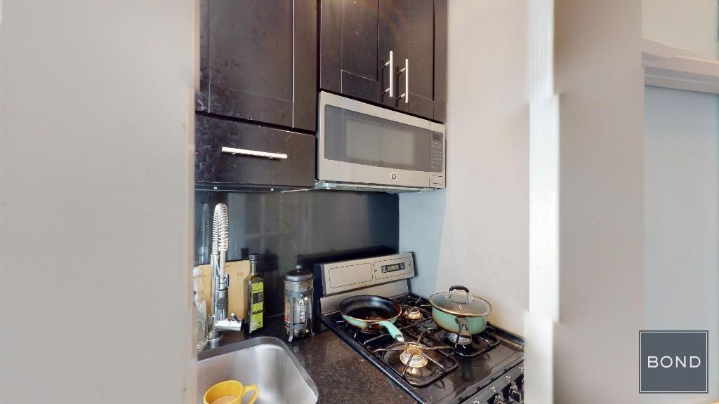 Building Photo - 234 Mott St