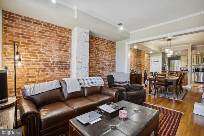 Building Photo - 763 10th St SE