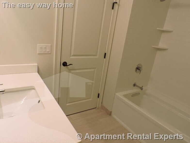 Building Photo - 168 Hampshire St