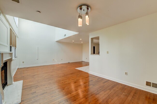 Building Photo - 816 Topsail Ln