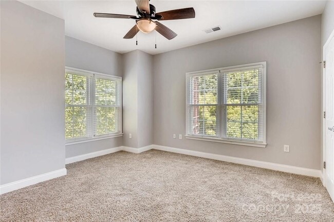 Building Photo - 1305 Summit Greenway Court