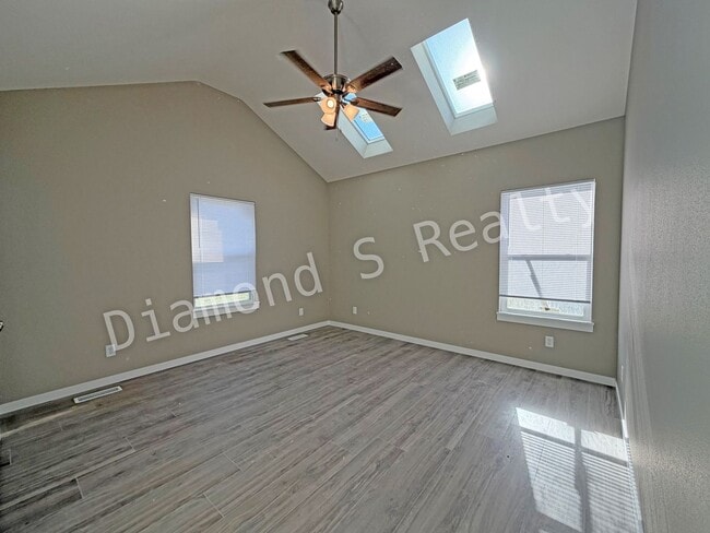 Building Photo - New Construction!  Gorgeous Home with All The Things!