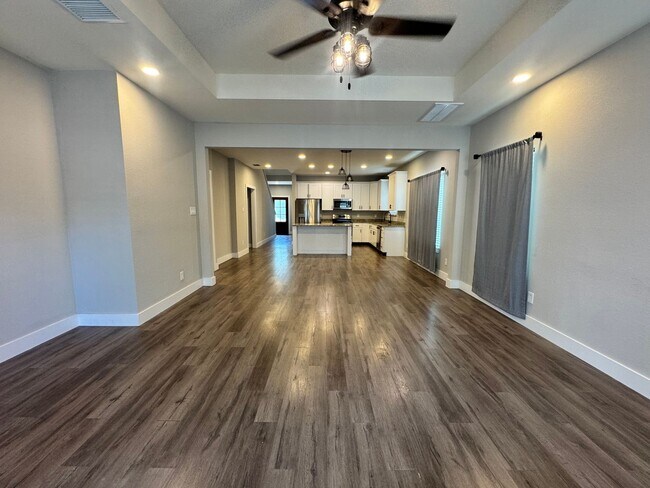 Building Photo - For Rent – 100 Brooklyn Dr, Canyon Lake, T...