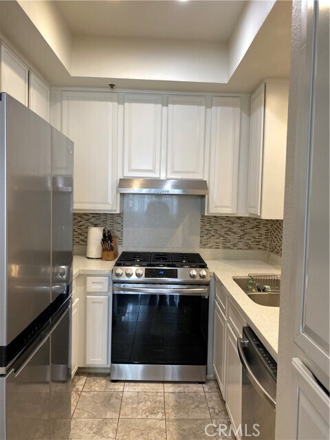 Building Photo - 533 S St Andrews Pl