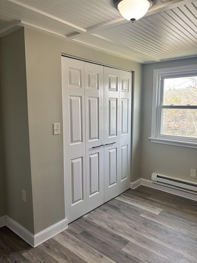 Building Photo - 615 Bean Rd