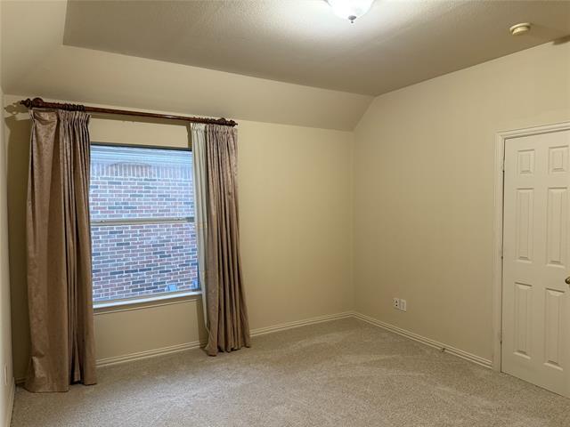 Building Photo - 4000 Kenwood Dr