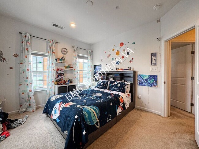 Building Photo - 3190 Yeager Dr