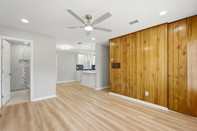 Building Photo - 2505 Lourdes Dr W