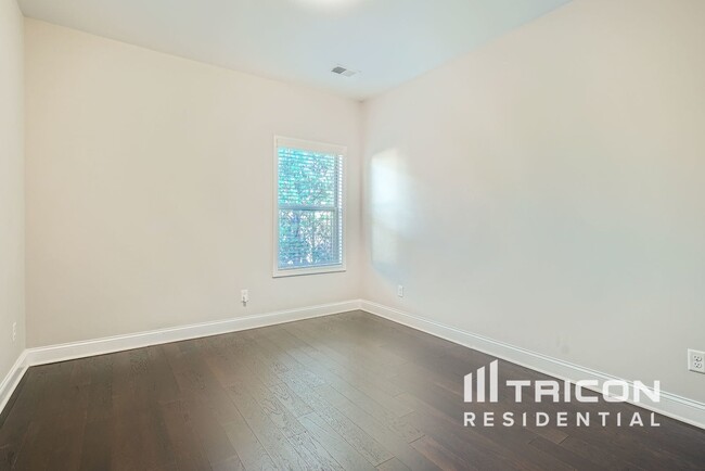 Building Photo - 3768 Lake Haven Way
