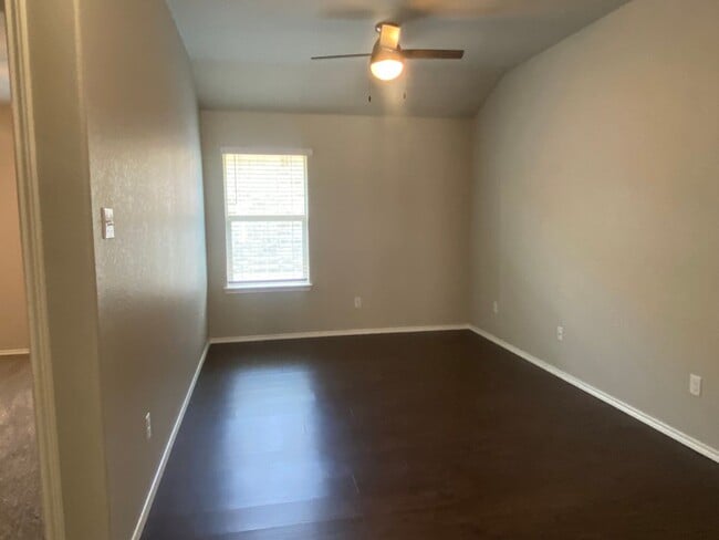 Building Photo - 3 BEDROOM ACADEMY ISD