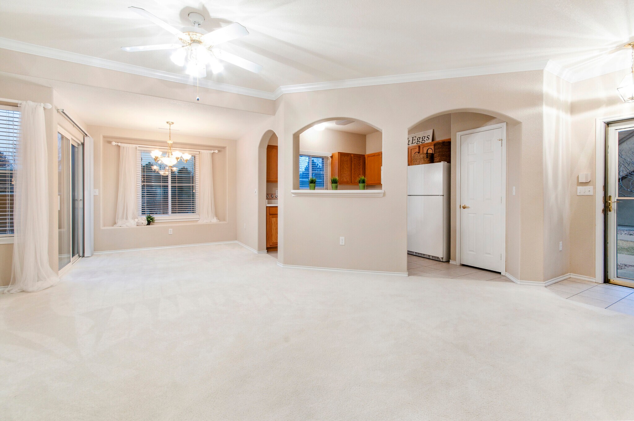 Open floor-plan creates cozy and comfortable living space - 3960 Riviera Grove