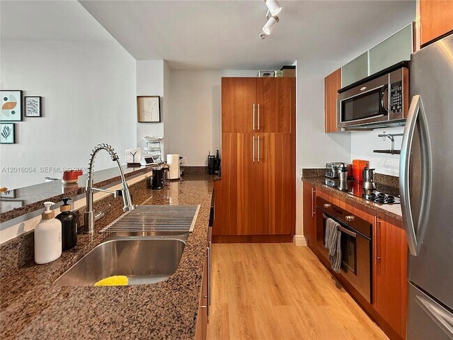 Building Photo - 300 S Biscayne Blvd