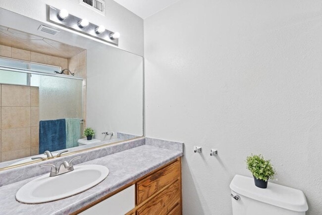 Building Photo - Larchmont Riviera Cottage 4/2
