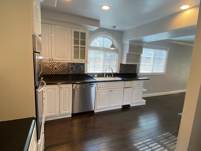 Building Photo - 20947 Hackney St