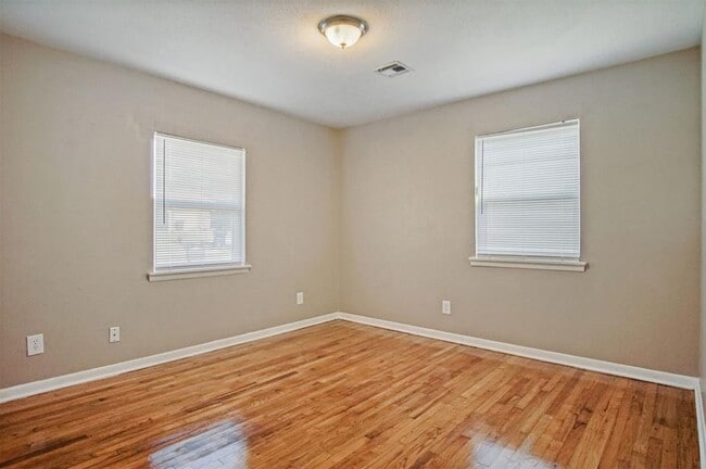 Building Photo - 1717 Symphony Ln