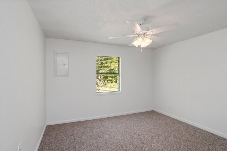 Building Photo - 1112 Shellie Ln