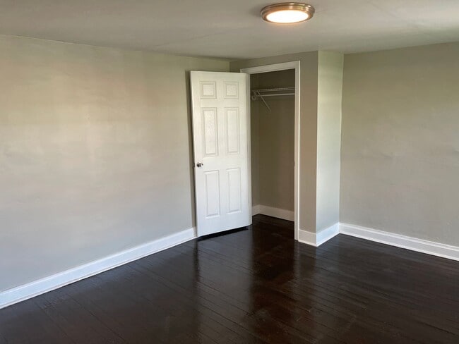 Building Photo - FABULOUSLY RENOVATED 4BR, 2Bath HOME IN TH...