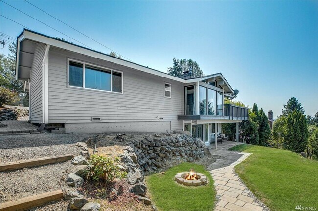 Building Photo - 2323 - Jones