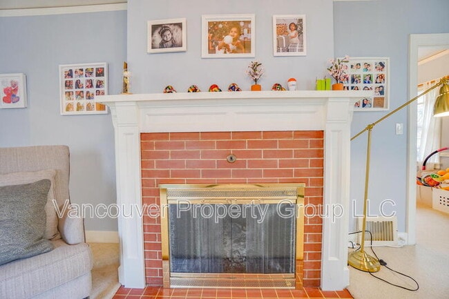 Building Photo - 309 W 37th St