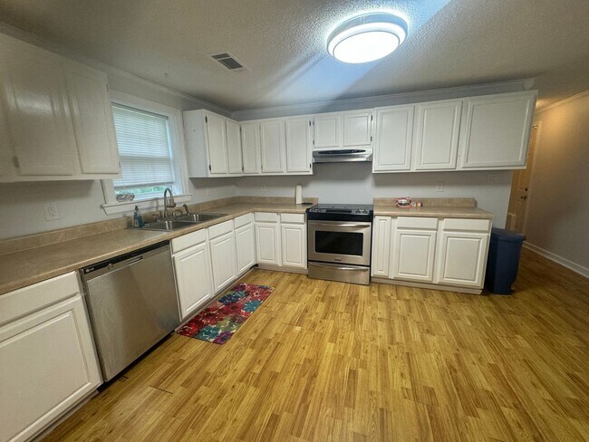 Building Photo - 5112 Kraft St