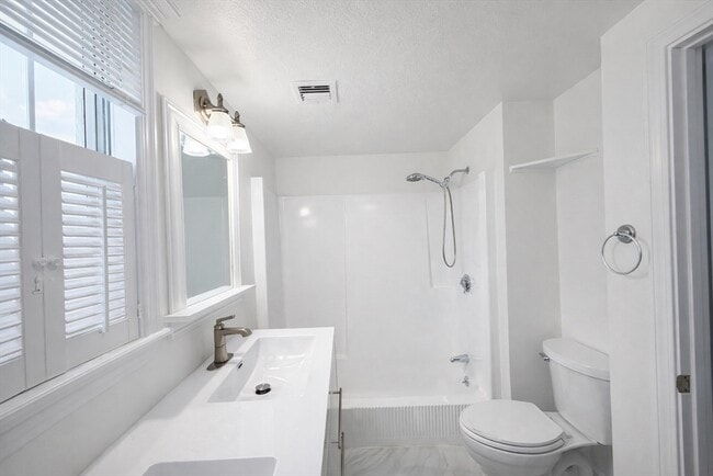 Building Photo - 78 Dalby St