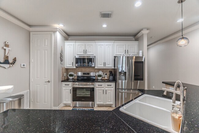 Building Photo - 7039 Kingston Cove Ln