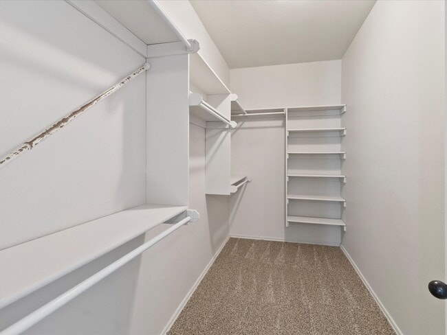 Building Photo - 3BR 2BA duplex with 2 car garage!!