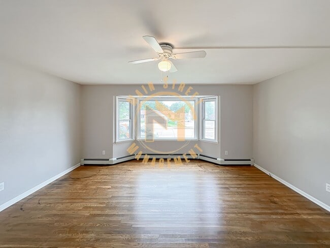 Building Photo - 800 S Sawyer St