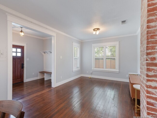 Building Photo - Adorable home 2/2 In Mancke Park