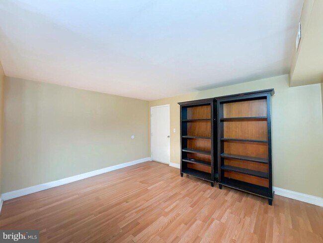 Building Photo - 4810 Quarles St NE