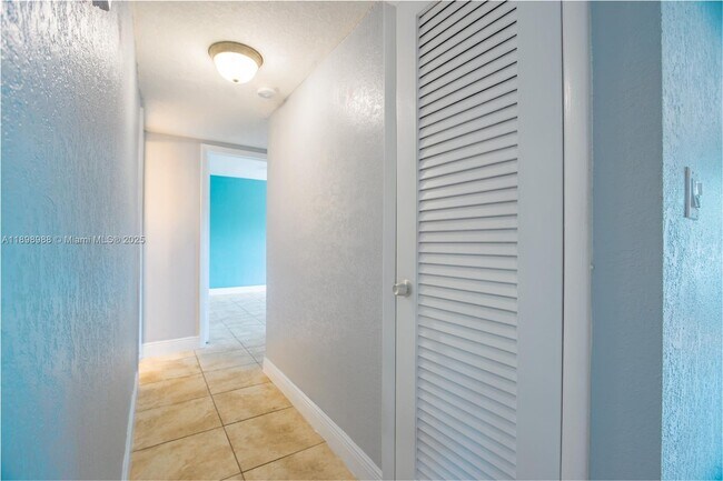 Building Photo - 120 Royal Palm Rd