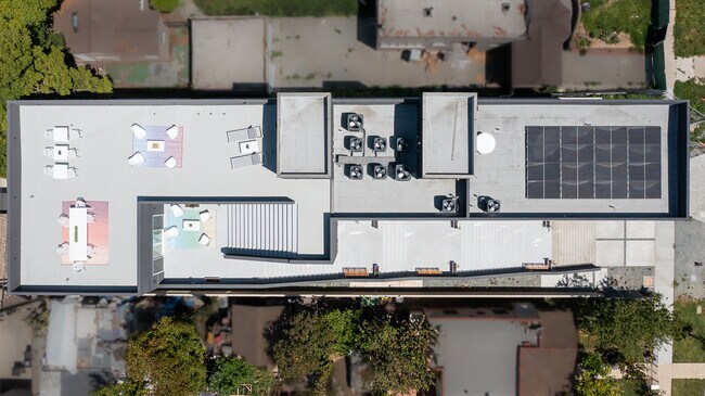 Building Photo - 3045 W Boulevard2A-2A