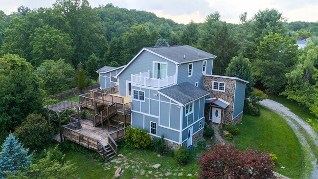 Building Photo - 440 Aurora Ln