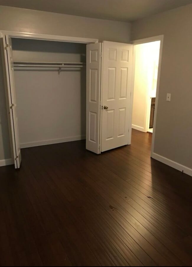 Building Photo - 5064 English Village Dr