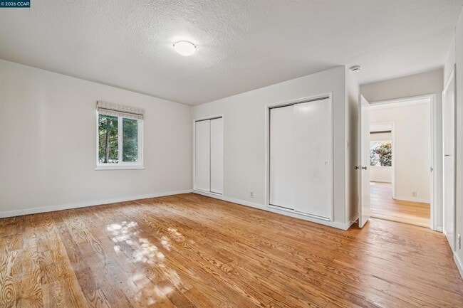 Building Photo - 818 Solana Dr