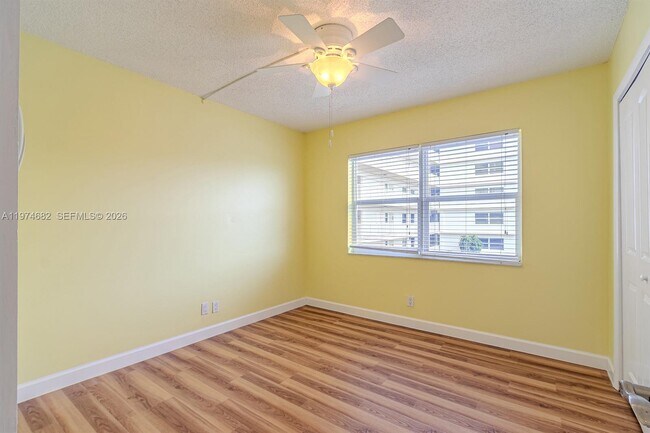 Building Photo - 121 Golden Isles Dr